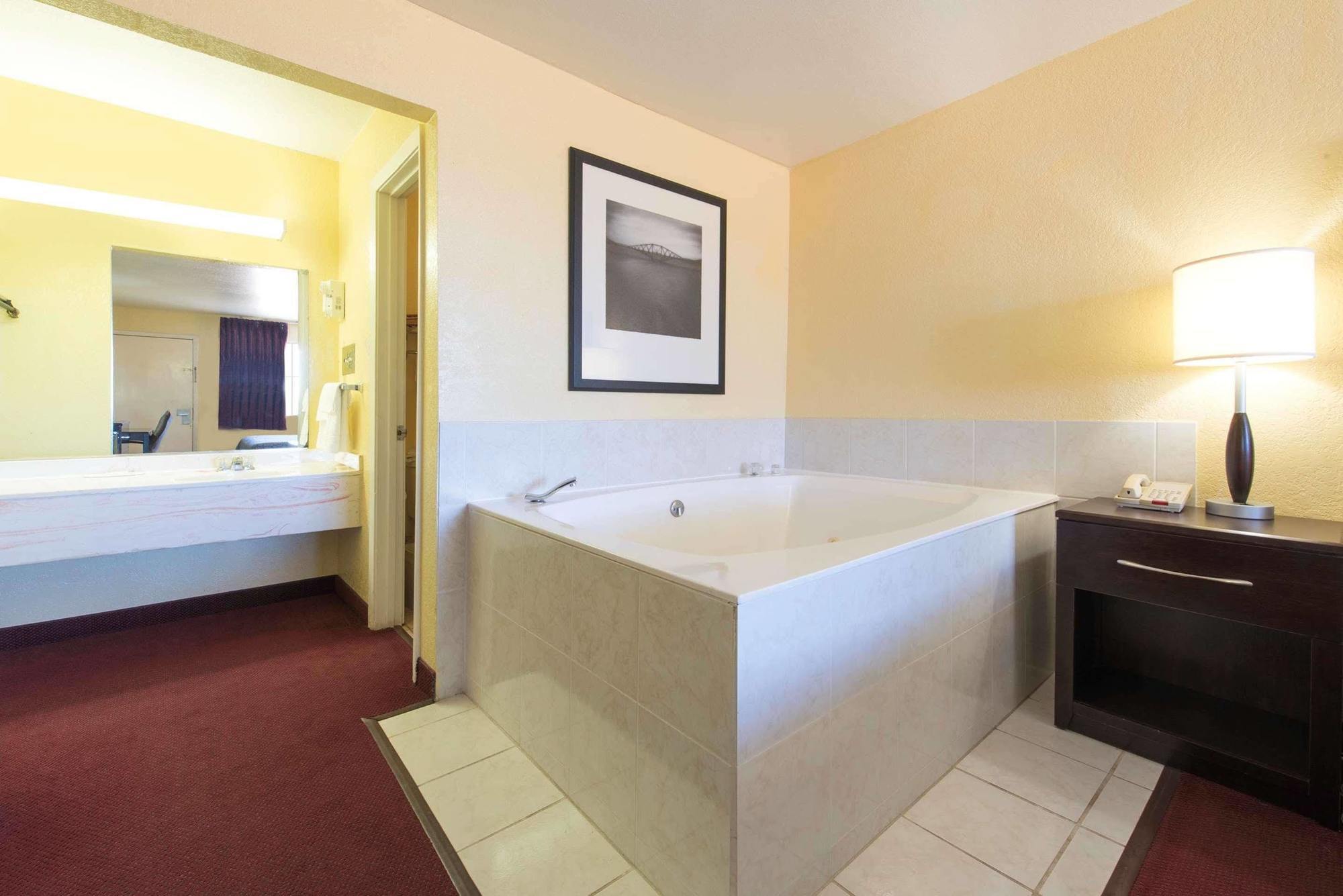 Days Inn By Wyndham Eastland Exteriér fotografie