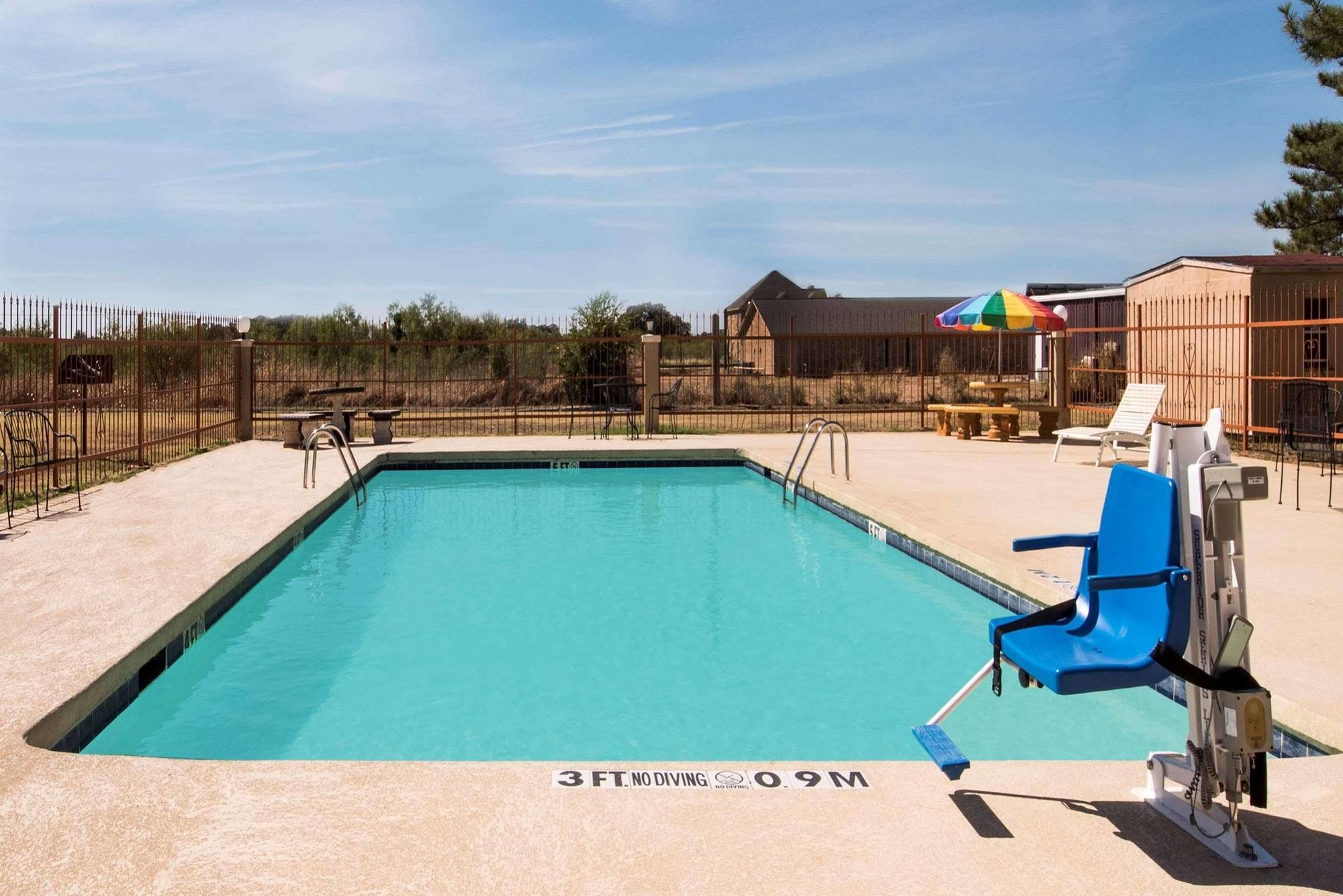 Days Inn By Wyndham Eastland Exteriér fotografie