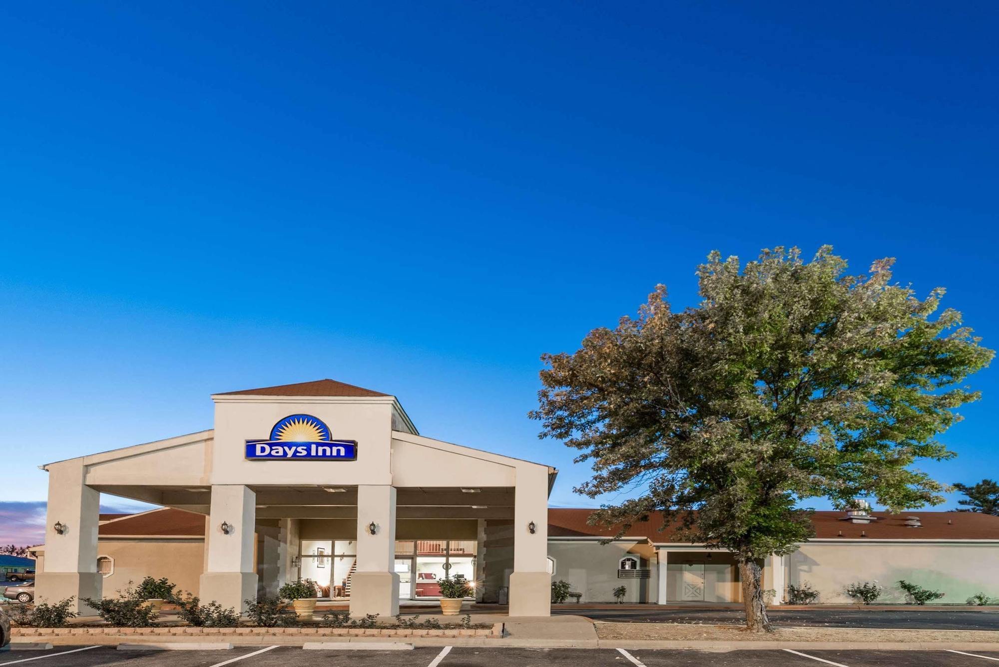Days Inn By Wyndham Eastland Exteriér fotografie
