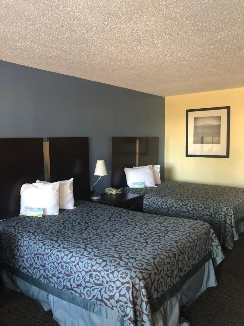 Days Inn By Wyndham Eastland Exteriér fotografie